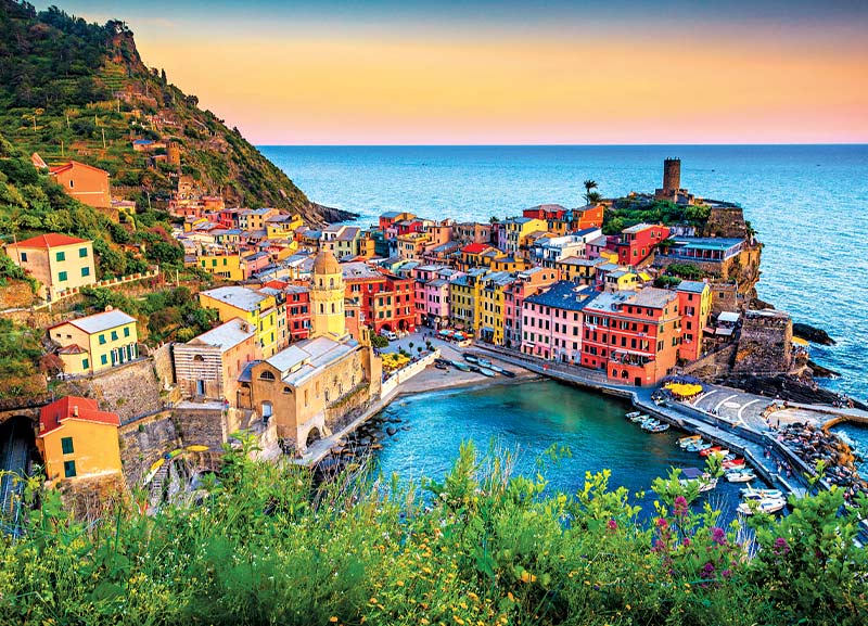 Colorful seaside village of Vernazza in Cinque Terre, Italy